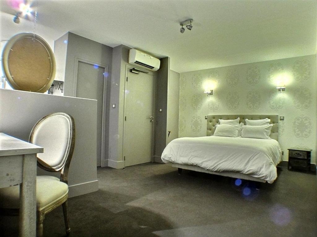 Hotel 19'Cent Le Creusot Habitación foto